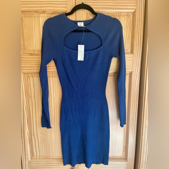 Abercrombie & Fitch Dresses & Skirts - Abercrombie Women’s Long Sleeve Hardware Mini Sweater Dress - Navy (Size M)